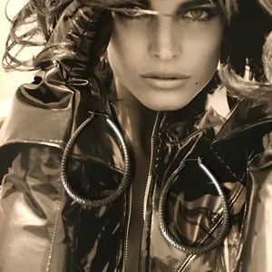 💿Silver-tone hoops💿